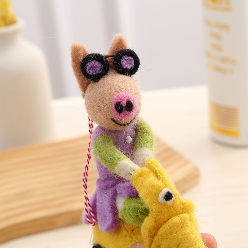 Handmade wool felt abstract hanging decorations of dogs and pigs, creative bags, and cute pendants, wholesale from the manufacturer pic 8