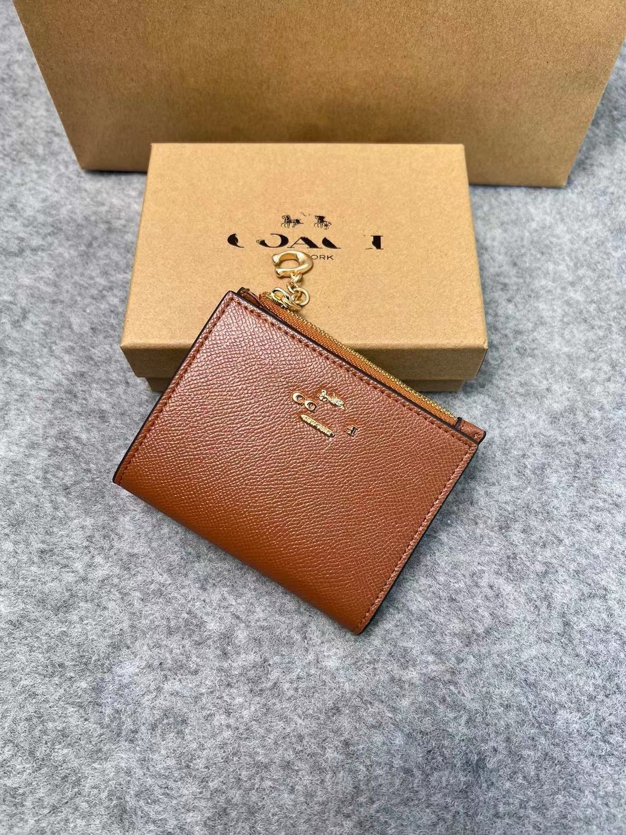 C家两折钱包多卡位PVC印花拉链钱包真皮手拿证件包多款可选详情1