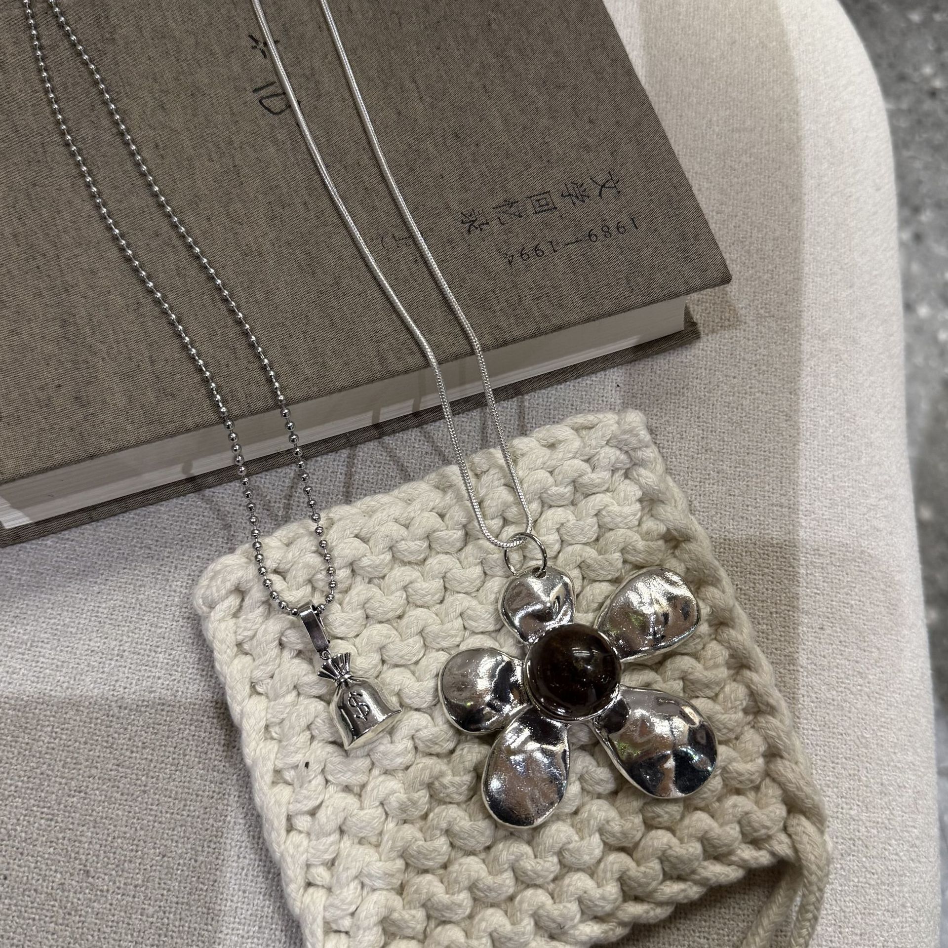 跨境专供亚马逊钛钢项链长款钱袋项链花朵仿古时尚百搭毛衣链项链详情4