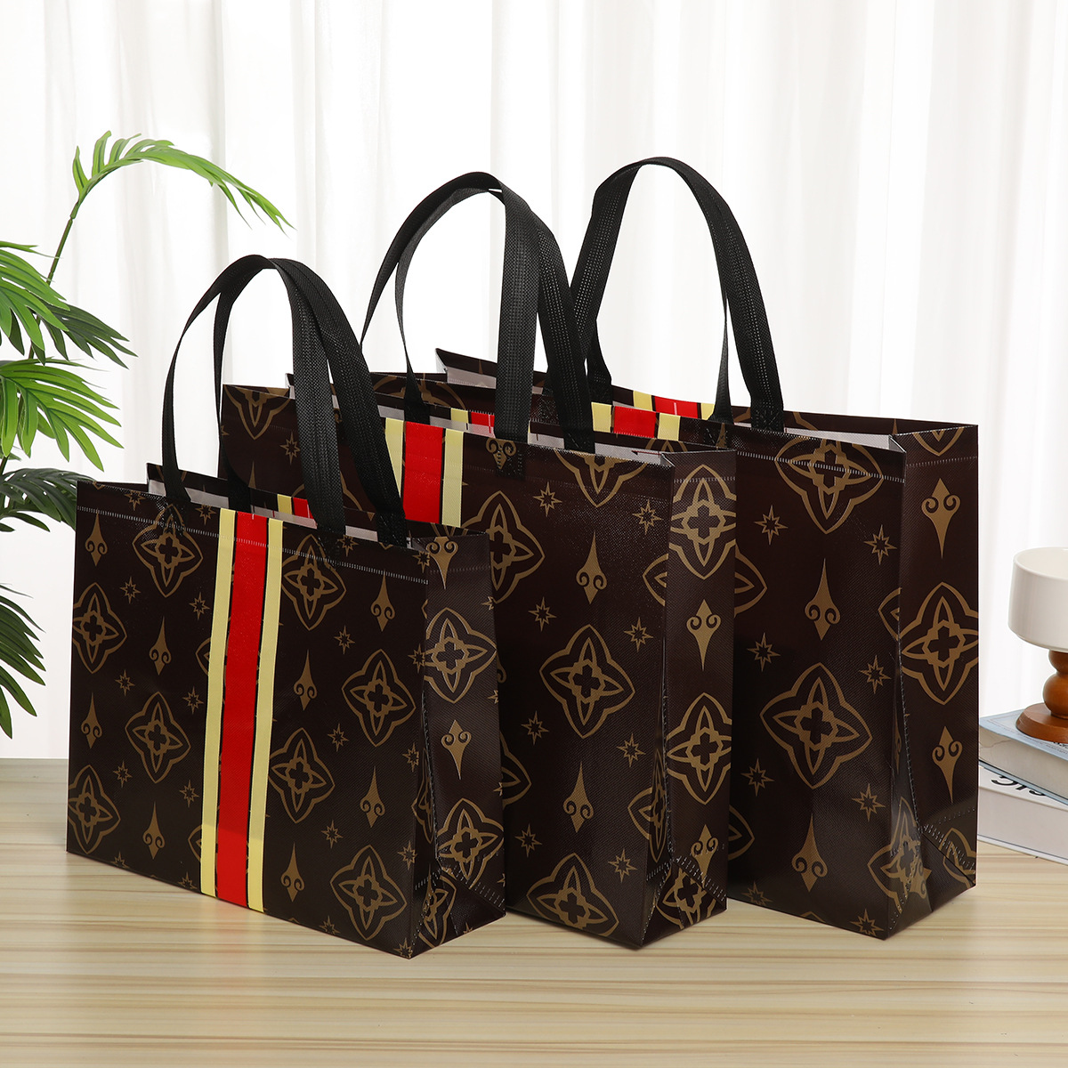 亚马逊跨境现货批发 圣诞时尚覆膜无纺布袋 购物手提袋 防水收纳袋 环保耐用详情20