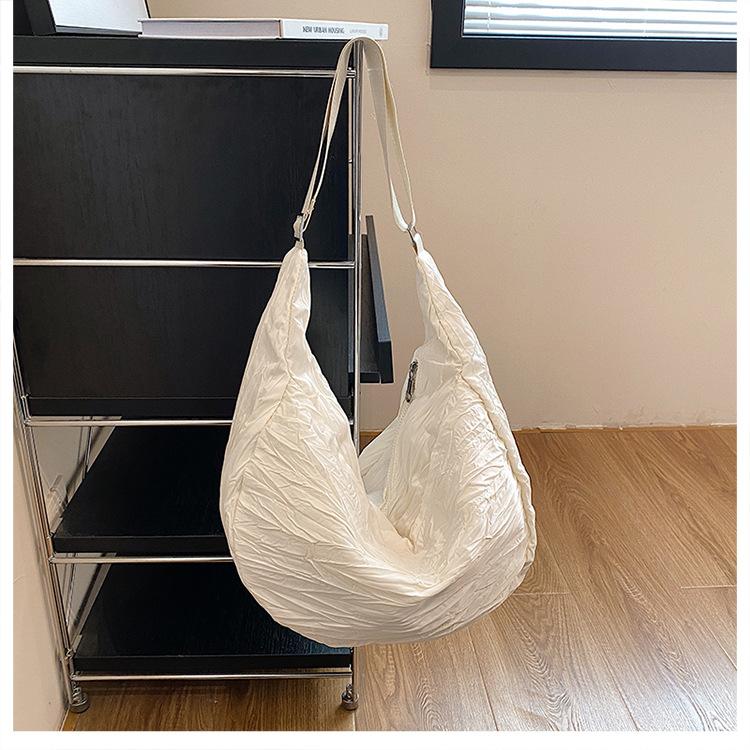 新品褶皱半月包简约时尚斜挎包大容量潮搭单肩包慵懒风都市休闲包详情20