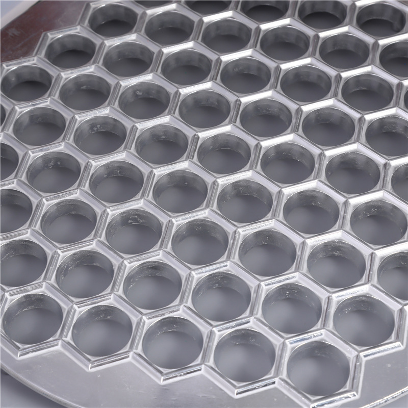 The new dumpling mold, a handy tool for lazy people to make dumplings, is a 61-hole aluminum alloy dumpling mold and kitchen accessory that is selling well across borders pic 4