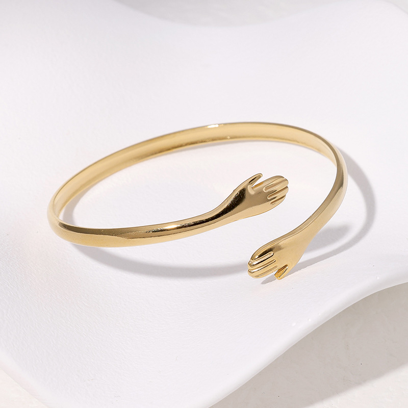 跨境欧美钛钢手镯开口拥抱手掌个性小众手环简约不掉色不锈钢手镯详情4