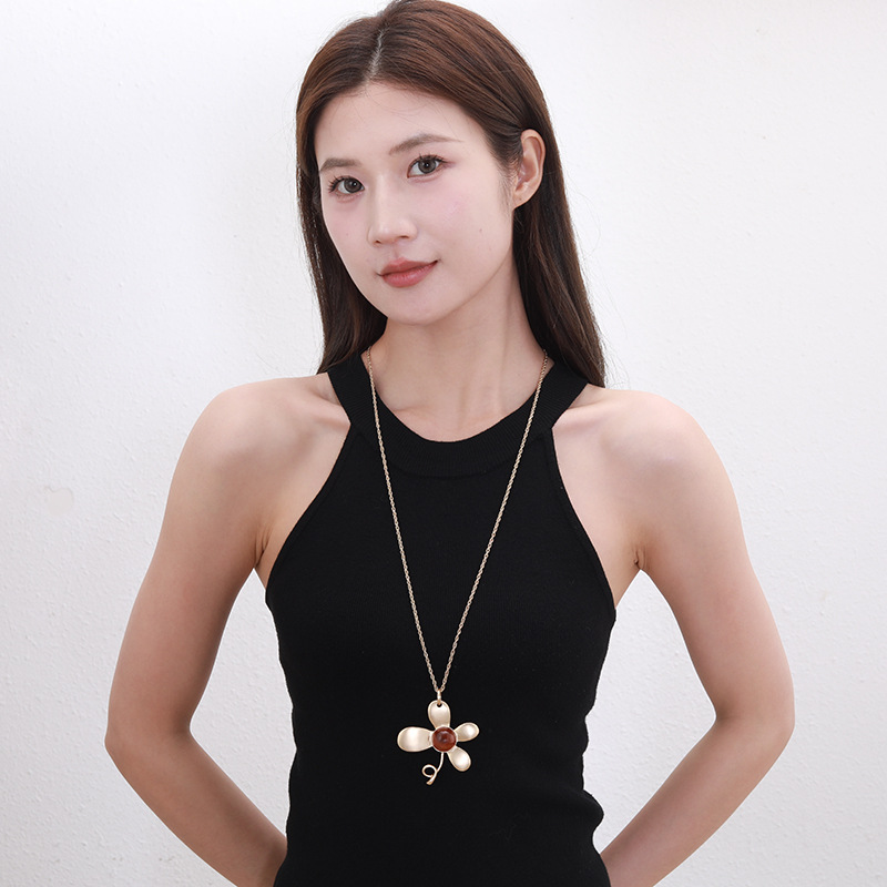 新款跨境专供亚马逊长项链时尚简约花朵几何金属吊坠女百搭毛衣链详情6