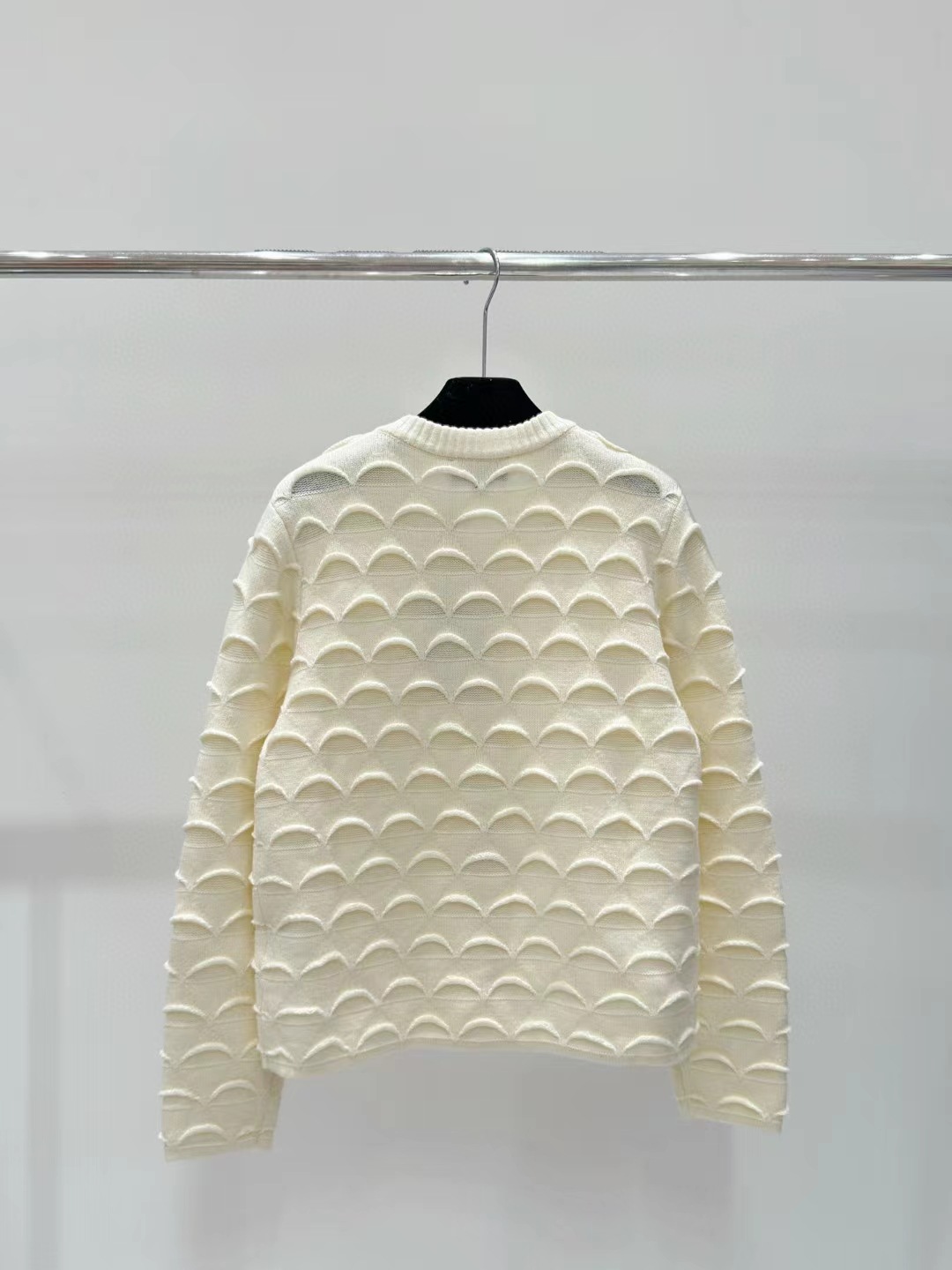 High-end Chanel 24 early autumn new round-neck single-breasted fish-scale knitted cardigan for women, gentle and fashionable pic 7