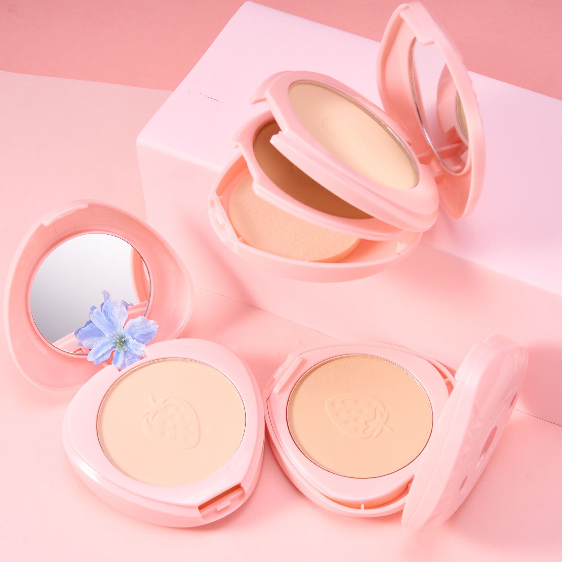 HUDAMOJI pink strawberry three-layer powder compact, a popular cross-border makeup product, features one layer of loose powder and one layer of contouring, which is natural and long-lasting pic 8