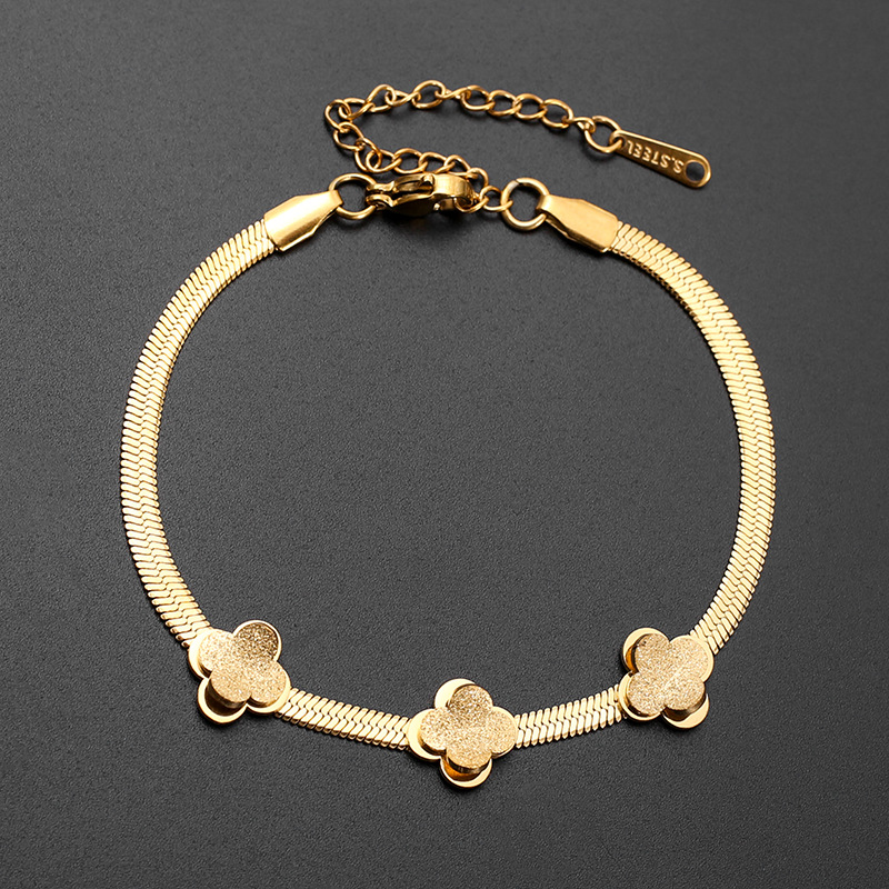 Titanium steel French light luxury fashion, versatile stainless steel heart to blade, niche high-end design sense accessories pic 3