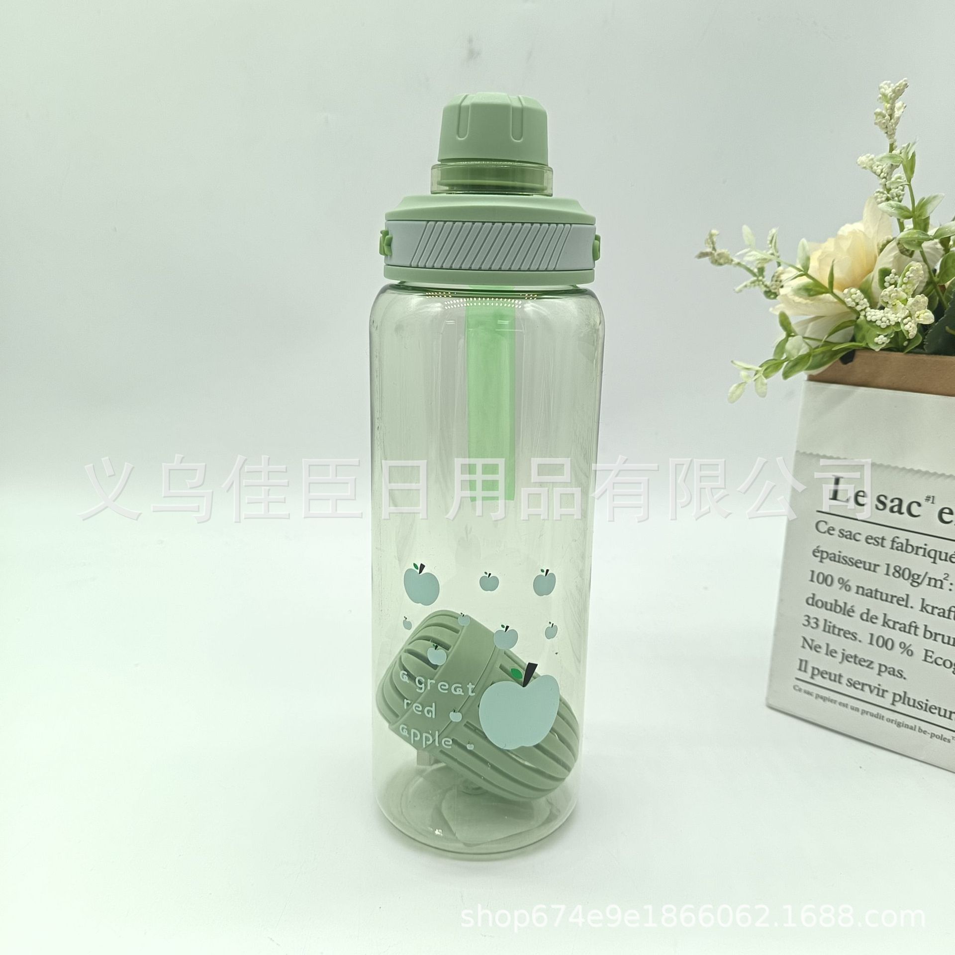 Summer simple and stylish straw cups for wholesale trade, large-capacity outdoor fitness water bottles, high appearance level and portability pic 2