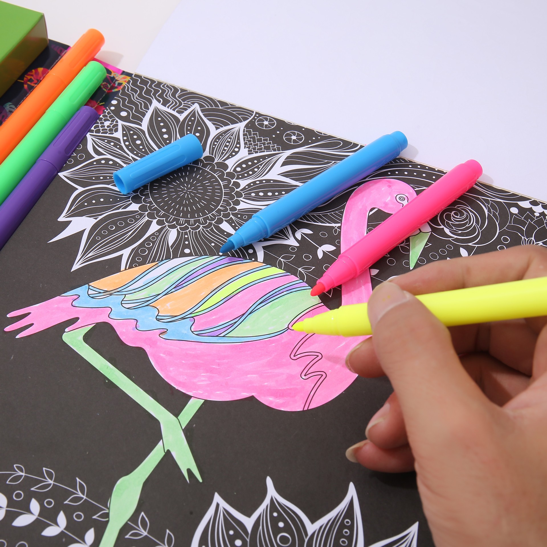 跨境独角兽卡通儿童涂色书绘画本学生炫彩涂鸦解压手绘填色套装详情13