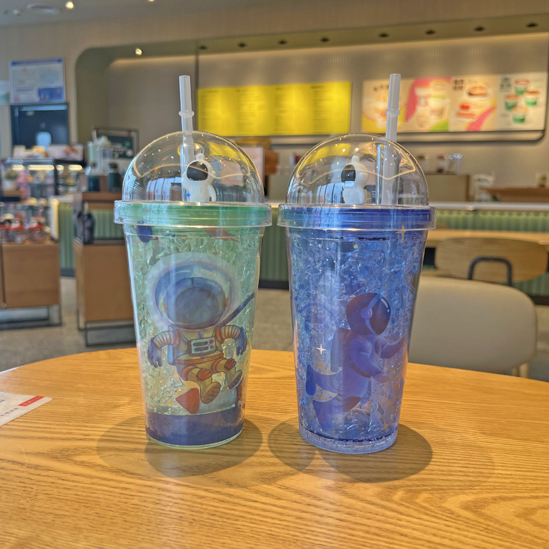 外贸新款宇航员系列水杯批发微景观卡通双层塑料吸管杯冰杯塑料杯详情9