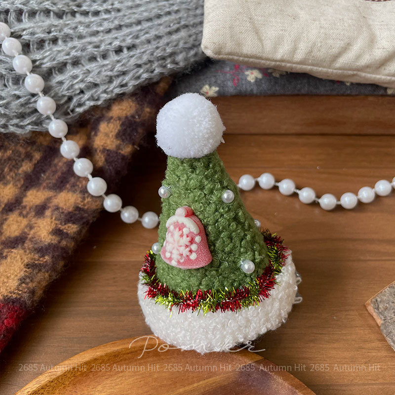 New Korean-style Christmas-themed fabric handcrafted hair clips for children, cute side clips, versatile hair accessories, girl clips, Christmas fun hair clips, Christmas hats, deer shaped plush mesh decorations, festive and joyous girl headwear pic 9