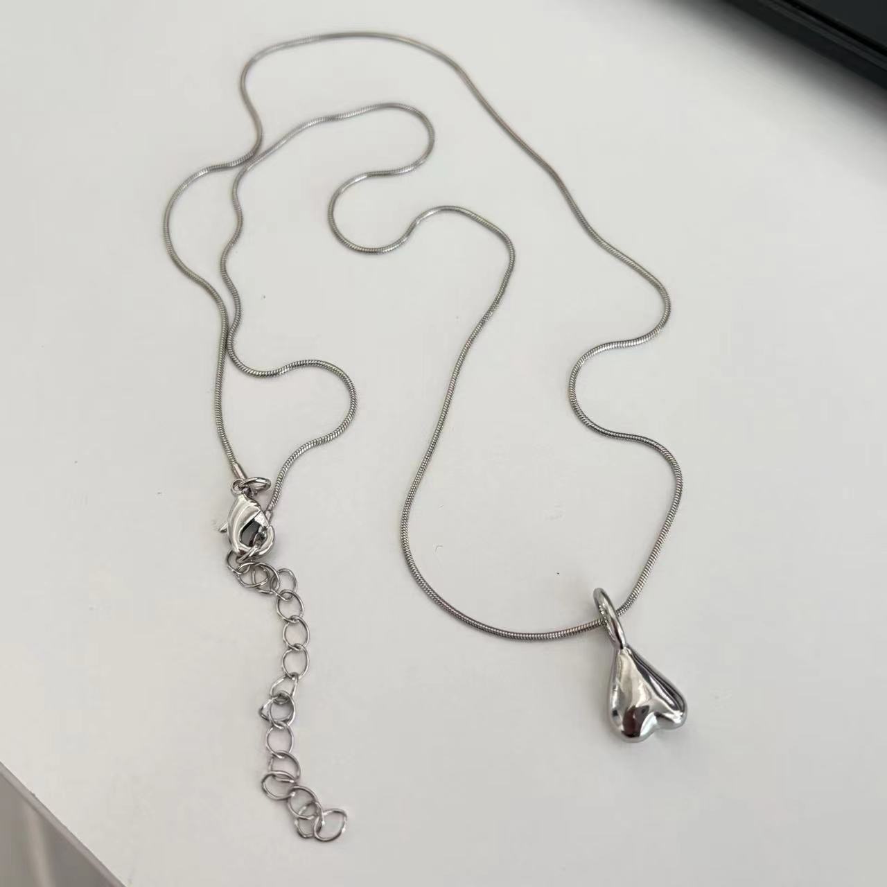 25新款爆款爱心桃心吊坠项链女轻奢小众高级感颈链锁骨链详情10