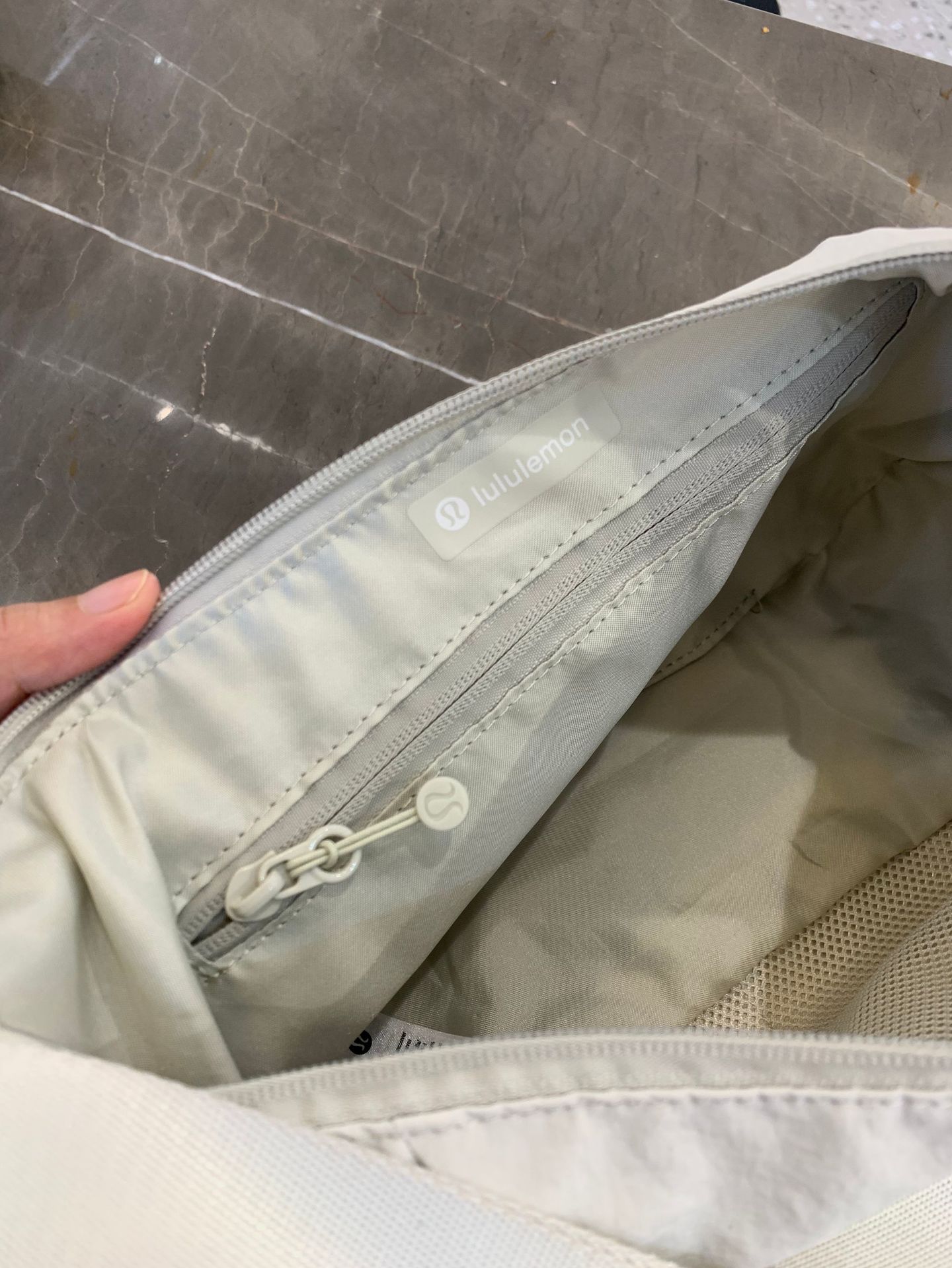 lululemon包大容量休闲百搭13L牛角包月牙包小众女士单肩斜挎包详情37