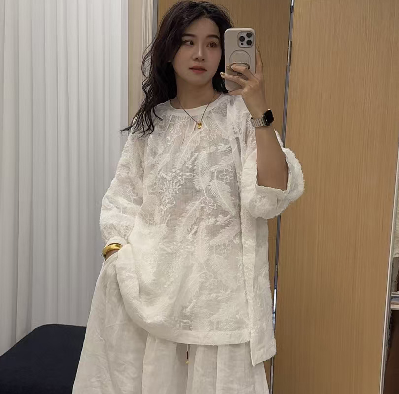 2025夏季新款苎麻羽毛刺绣T恤衫女文艺时尚纯色七分袖宽松套头衬详情3