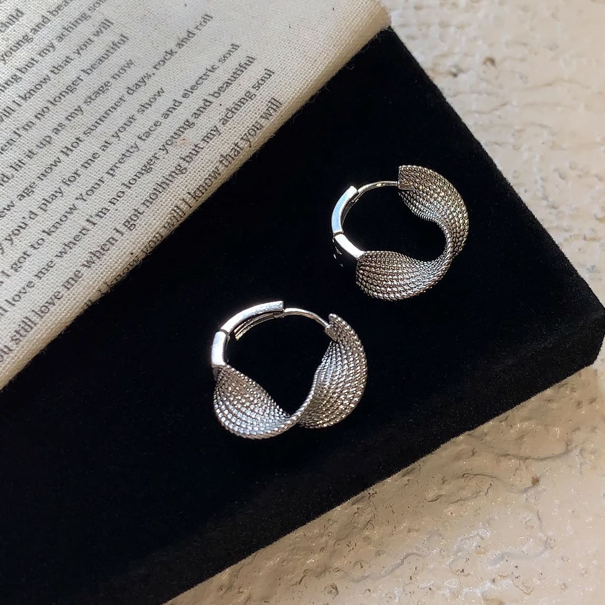 日韩精致简约耳圈爆款时尚百搭高级感素圈耳环气质通勤冷淡风耳扣详情58