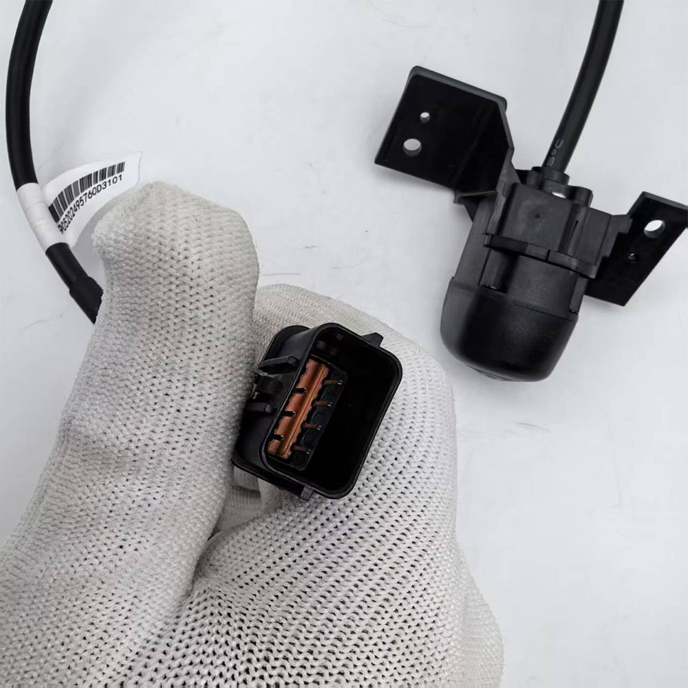 The 95760D3000 is compatible with the 2016-18 Hyundai Tucson rearview camera in high definition pic 4