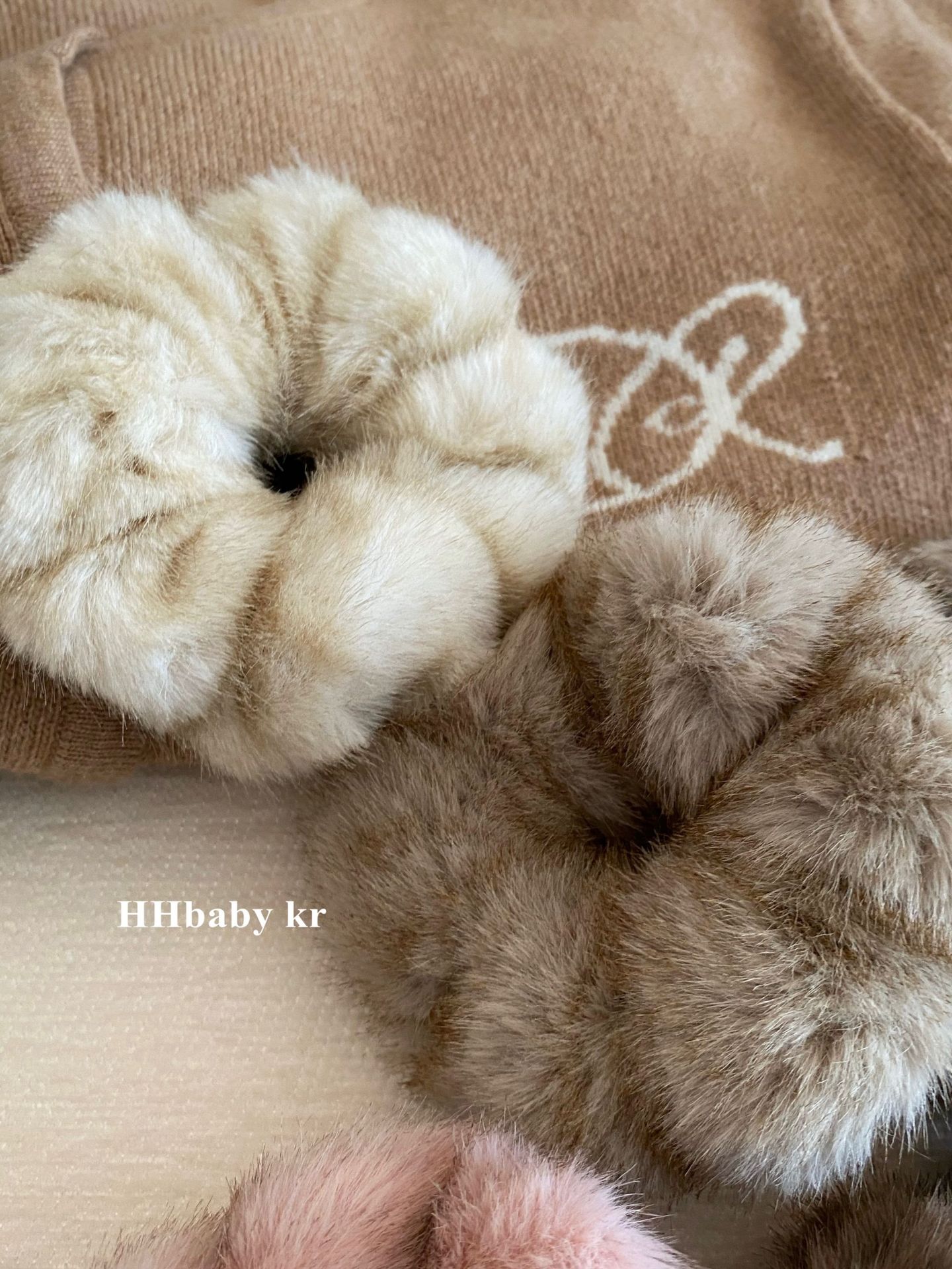 Maillard coffee-colored velvet large intestine hair band for women in autumn and winter, high-elasticity ponytail hair tie, elegant hair tie headwear pic 7