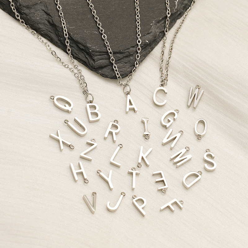A new cross-border stainless steel necklace with 26 English letters from Europe and America, featuring a fashionable and simple letter pendant and collarbone chain pic 7