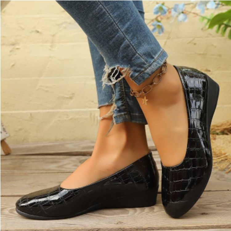 European and American export large-sized casual flat bean shoes 2025 Spring new style pointed-toe soft-soled outerwear shallow opening single shoes for women pic 6