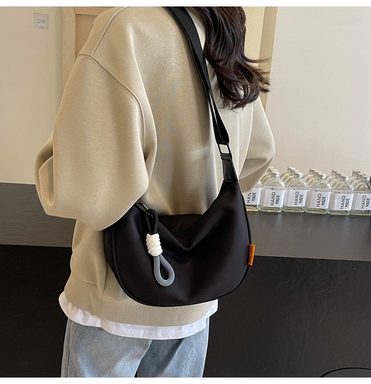 帆布包包女2024新款春夏季百搭饺子包休闲运动宽带单肩斜挎包女包详情10