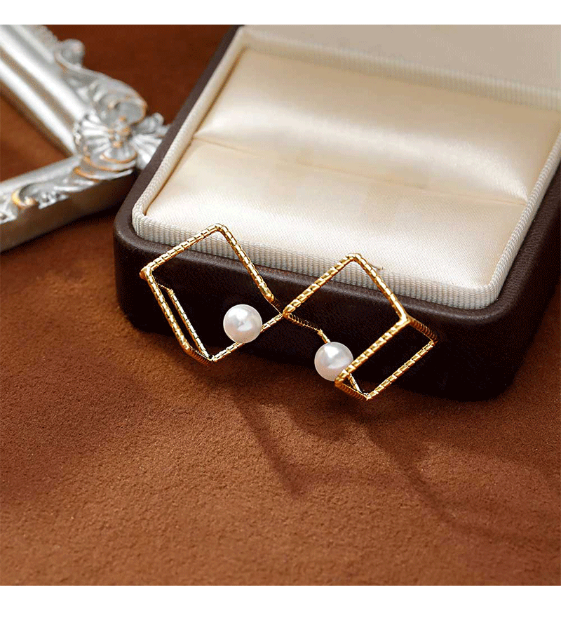 Hyacinth Korean minimalist style stud earrings, internet-famous, super fairy-like, versatile pearl earrings, fashionable and versatile geometric earrings pic 9