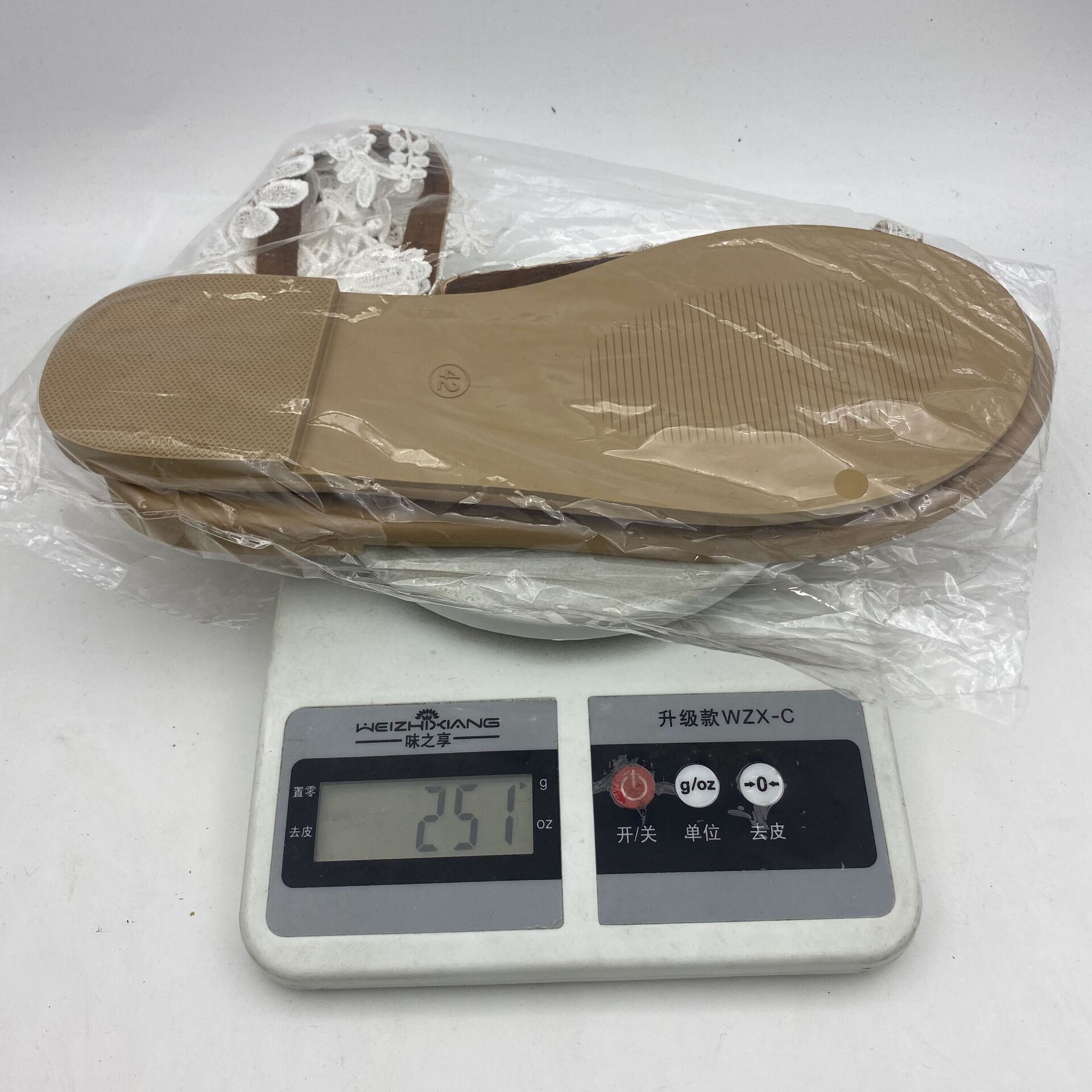 Clearance sale of the new summer style European and American fashion flip-flops flat sandals for women to wear outside, large-sized flip-flops and beach sandals pic 10