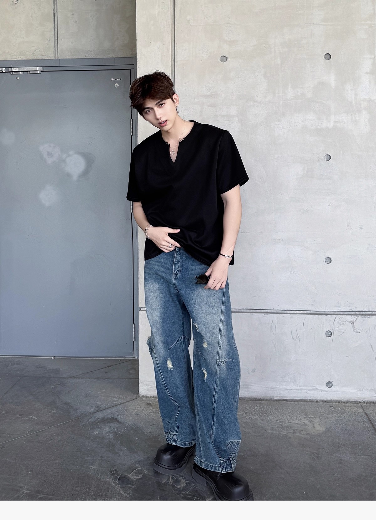 Customized V-neck metal buckle loose short T-shirts from Henry in Suriname, Bolivia, based on your provided samples. Super Factory pic 10