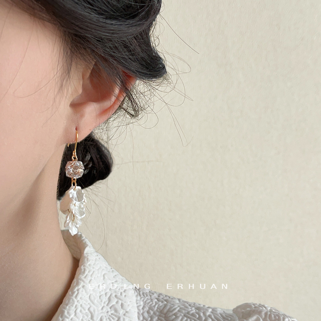 The actual product is very beautiful ~ Forest-style trendy fairy long zircon tassel leaf earrings, handcrafted design, sweet and charming earring factory pic 5