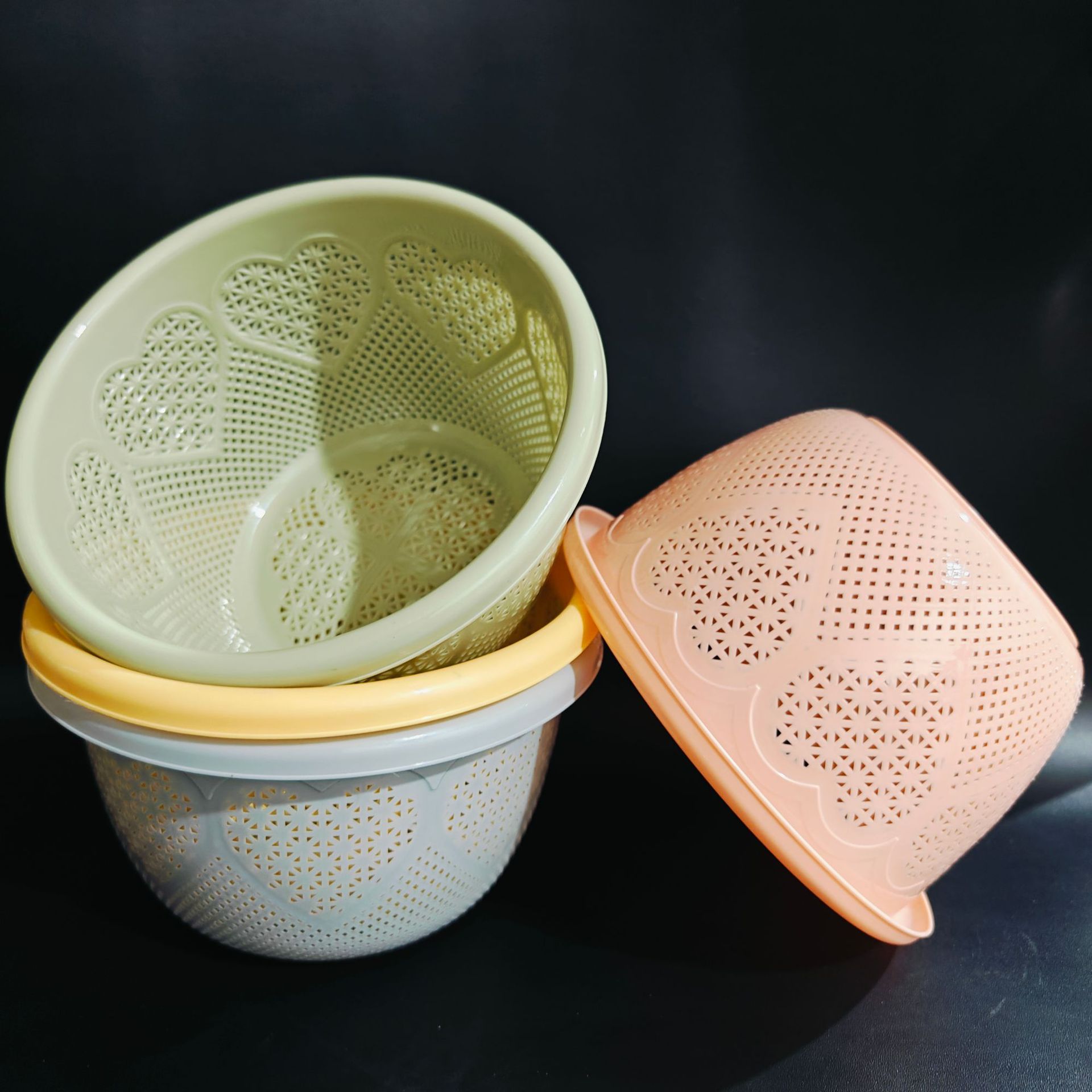 【 Zone 2-2 】 Deep Heart Lily, 200 yuan per piece. Deep heart lily, round thin basket, draining basket, kitchen plastic thickened vegetable washing basket, 2 yuan wholesale supply pic 5