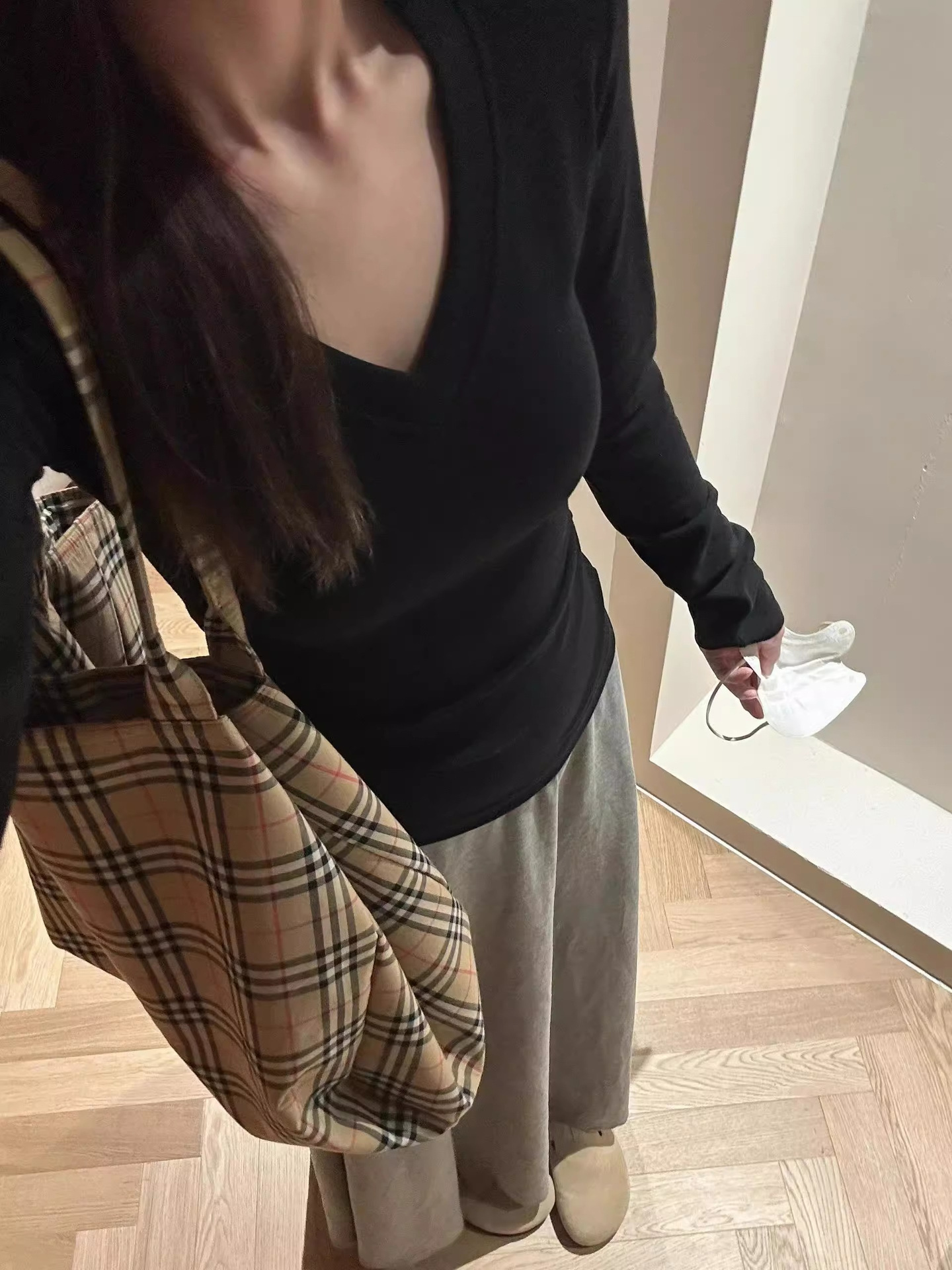 【工厂直销】正肩收腰V领长袖t恤女秋季纯欲修身辣妹紧身内搭上衣详情4