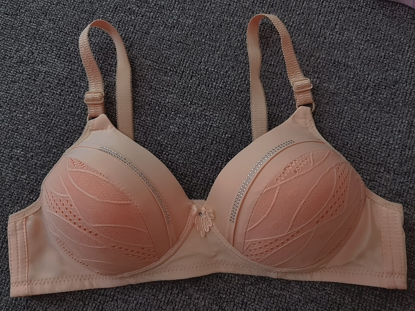The manufacturer exclusively provides thin, seamless undergarments for women, middle-aged and elderly people, with embossed beads, cut-out and jacquard traditional style bras pic 9