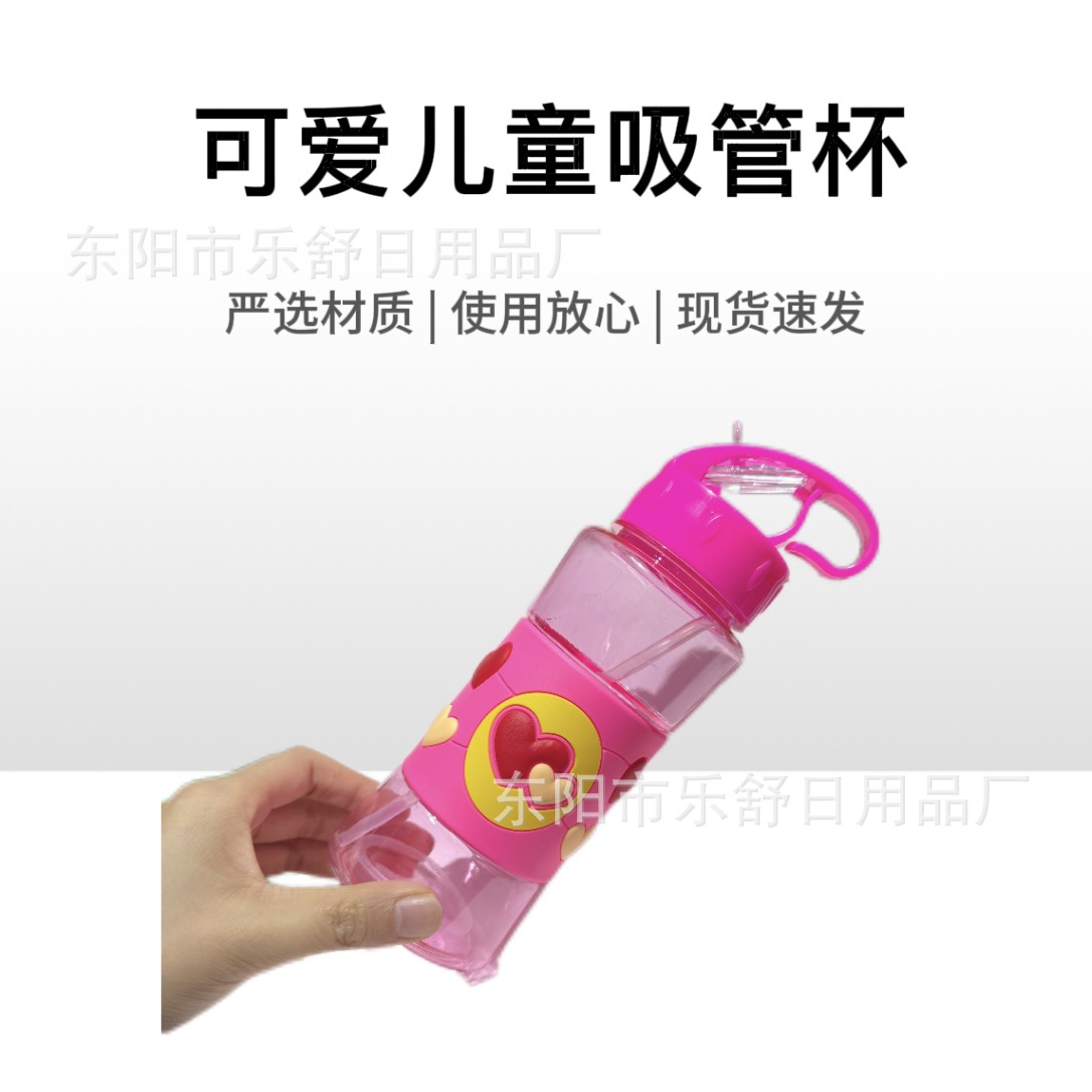 厂家直供新款夏季卡通图案可爱水杯学生儿童便携大容量软胶吸管杯详情7