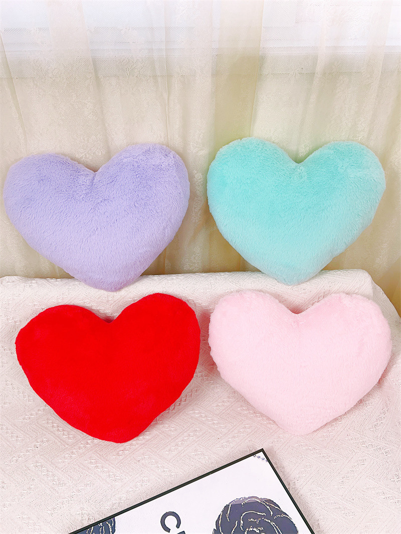 厂家批发仿兔毛爱心抱枕创意心形沙发靠垫床头装饰摆件可代发批发详情5