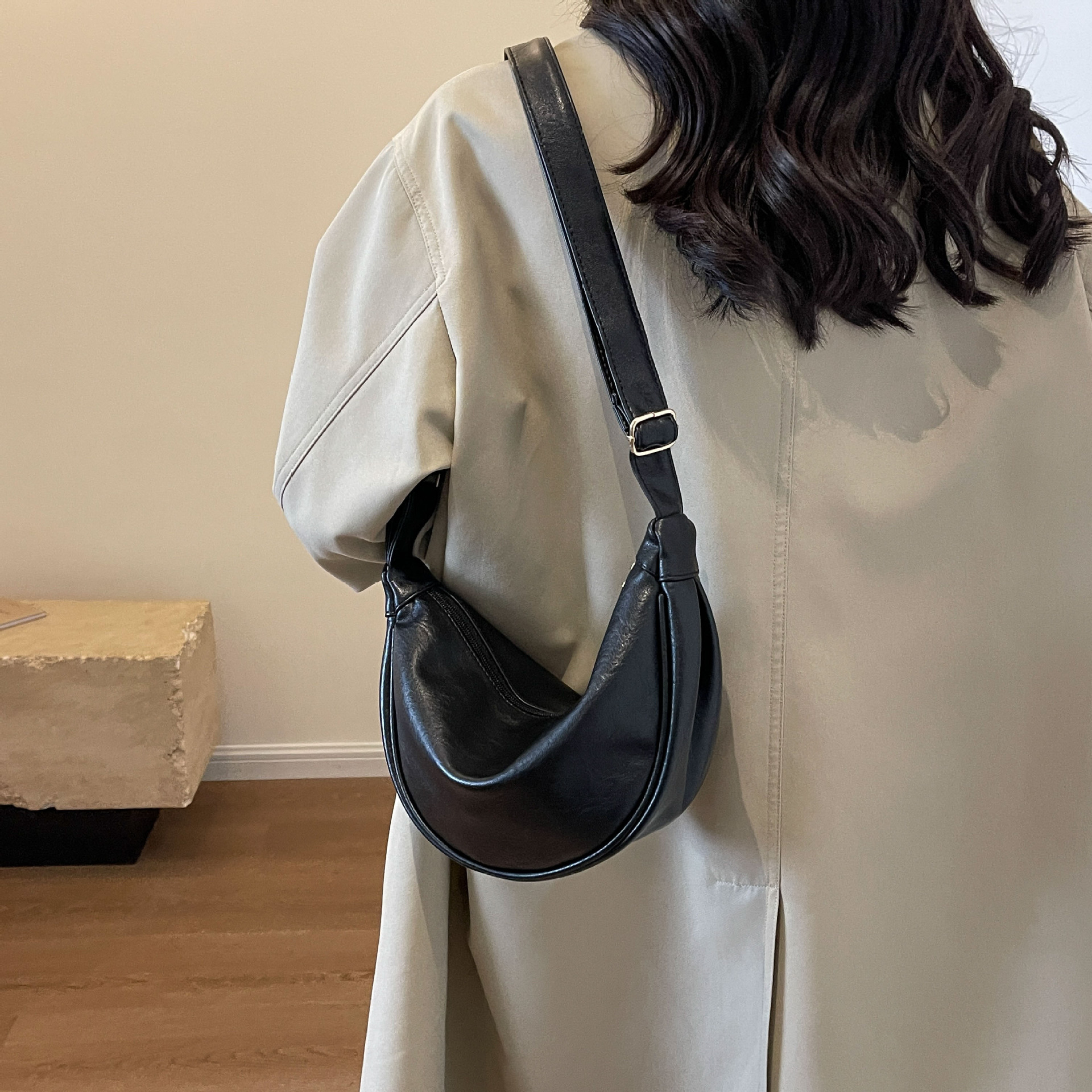 大容量包包女2023新款秋冬潮小众设计单肩斜挎包高级感复古饺子包详情16