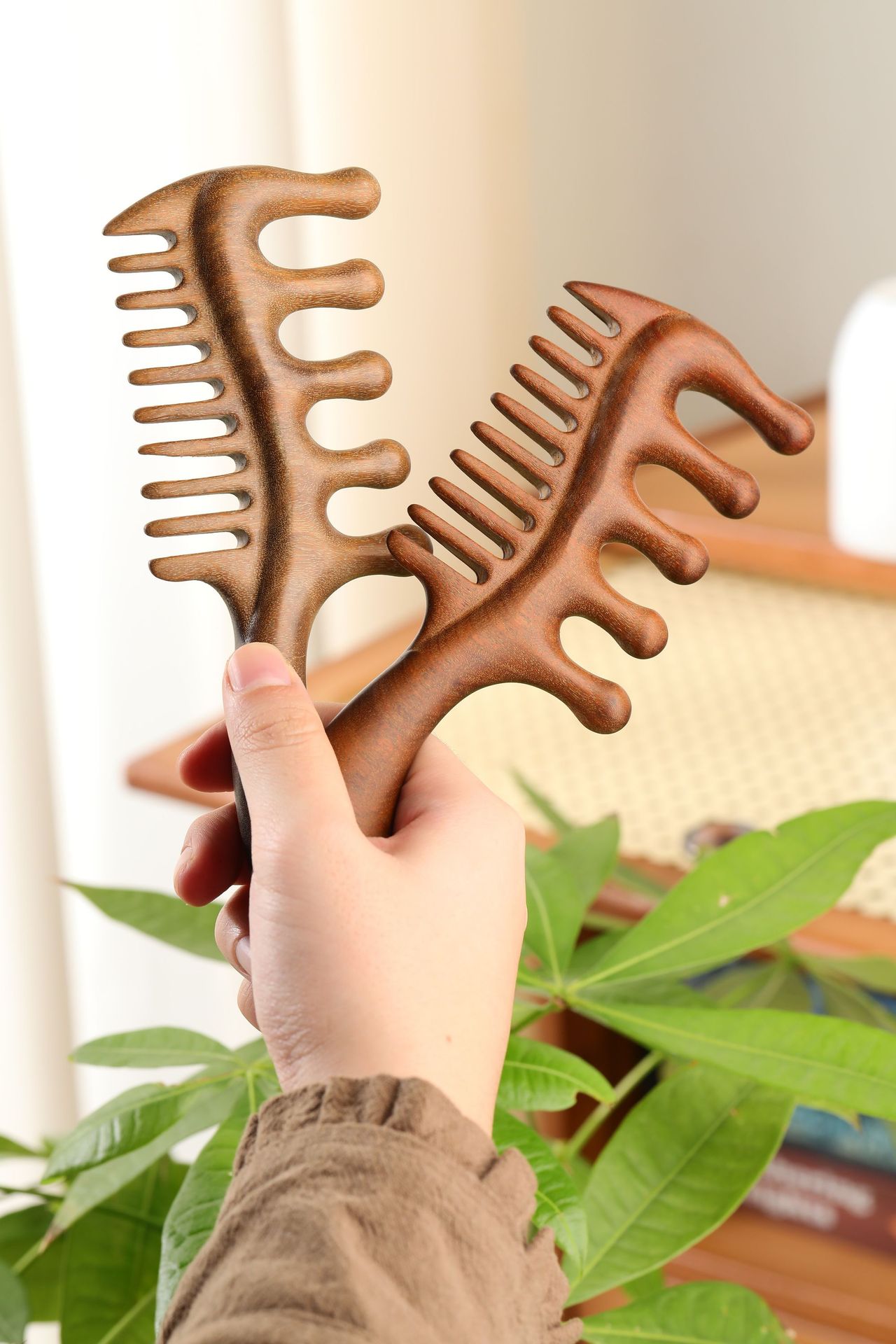 金丝檀木按摩梳加厚粗细双齿经络梳头皮点穴女士长发按摩檀木梳子详情20