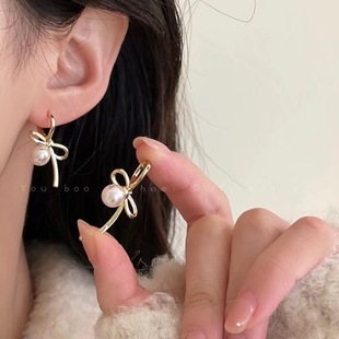High-end bow, niche and light luxury tassel earrings, feminine charm, 2025 Spring/Summer collection, best-selling alloy earrings pic 2