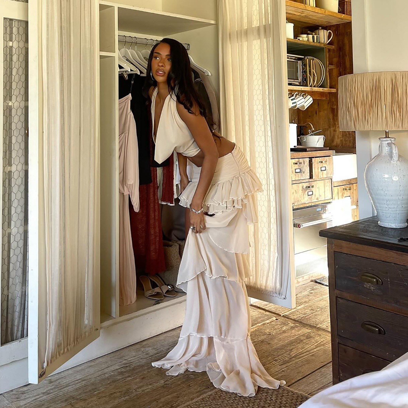 Cross-border 2025 Summer Halter Neck, backless Chiffon Set, European and American Hot Girl Black ear-trimmed Pile Skirt Two-piece Set pic 4