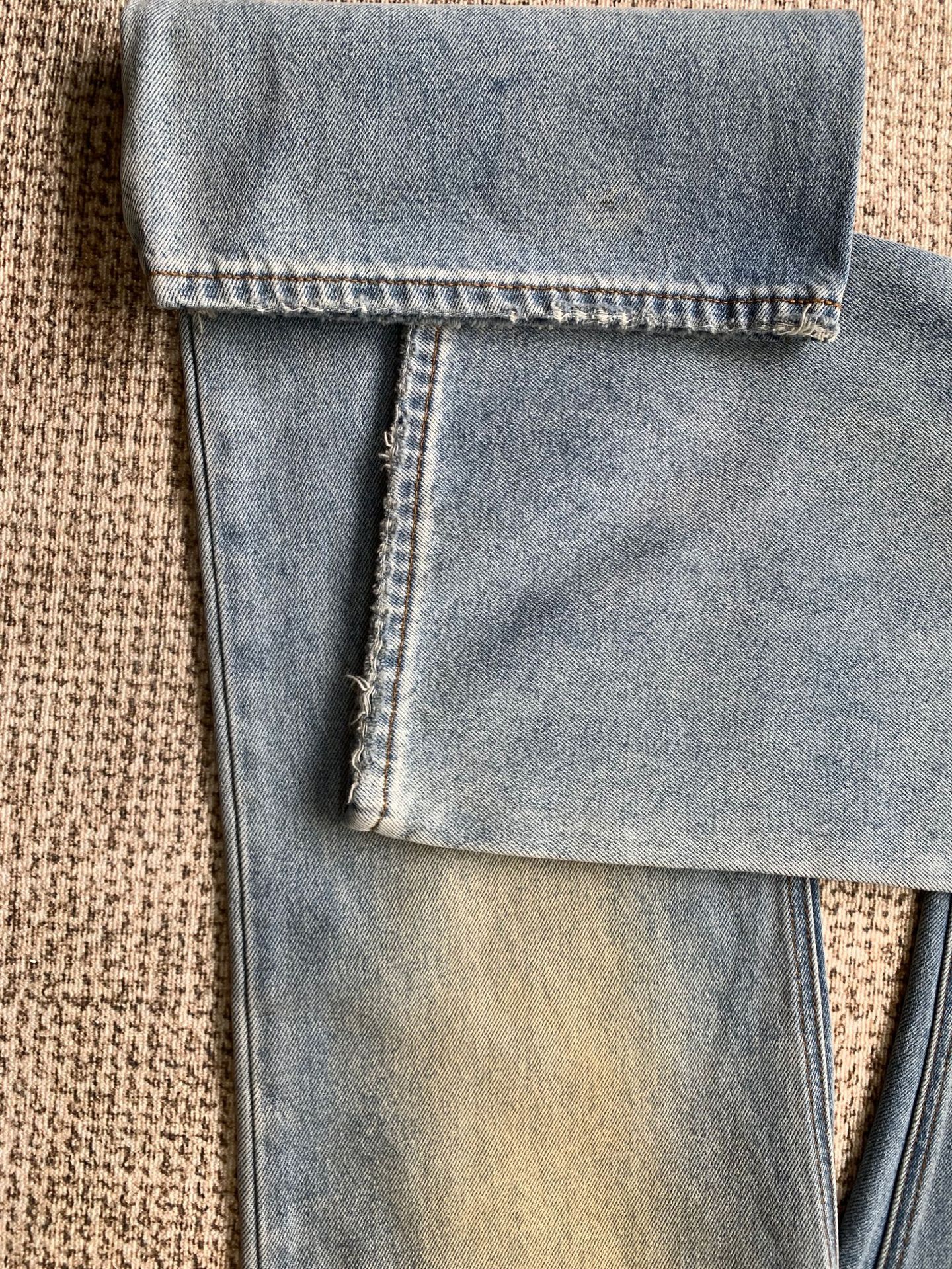 The new loose, slightly flared jeans for early spring are a perfect match for women with a high waist, which can lift the buttocks and make them look slimmer pic 10