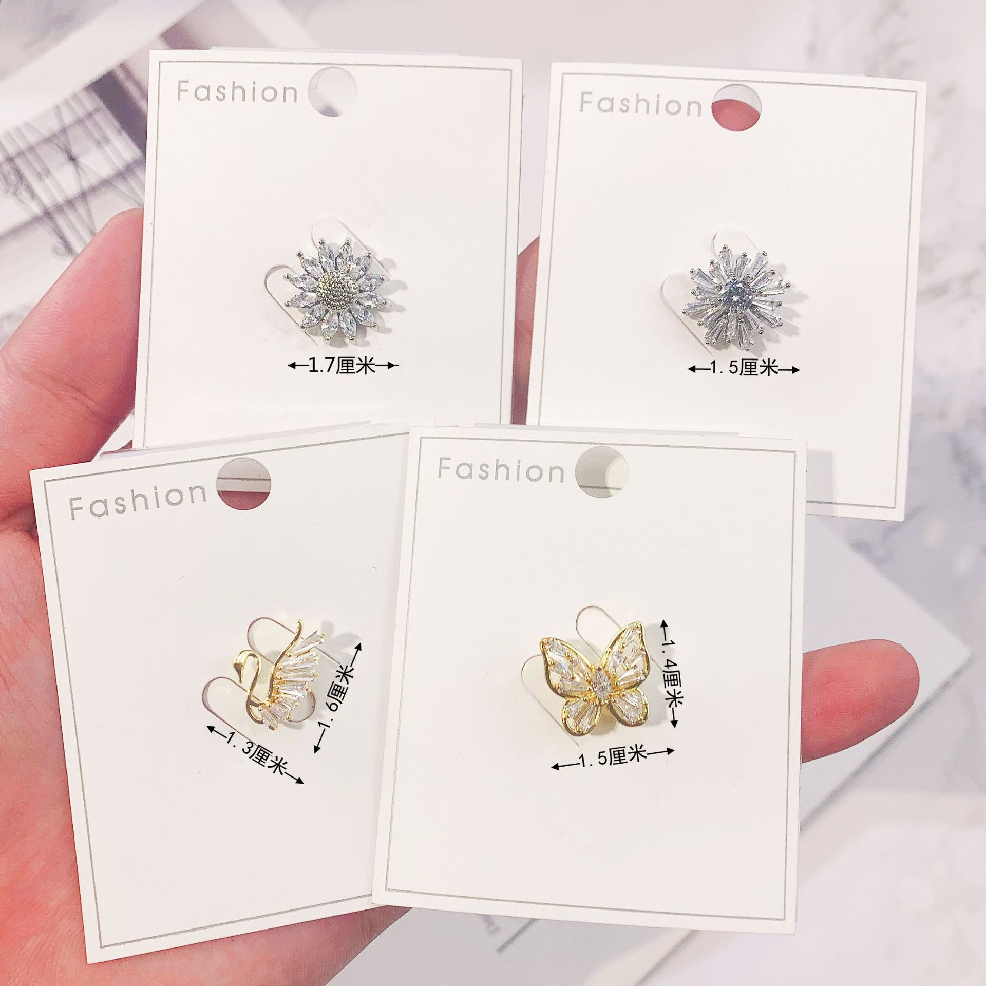 Anti-exposure small brooch for women, high-end and elegant copper zircon inlaid collar pin brooch decoration, clothing accessories wholesale pic 1