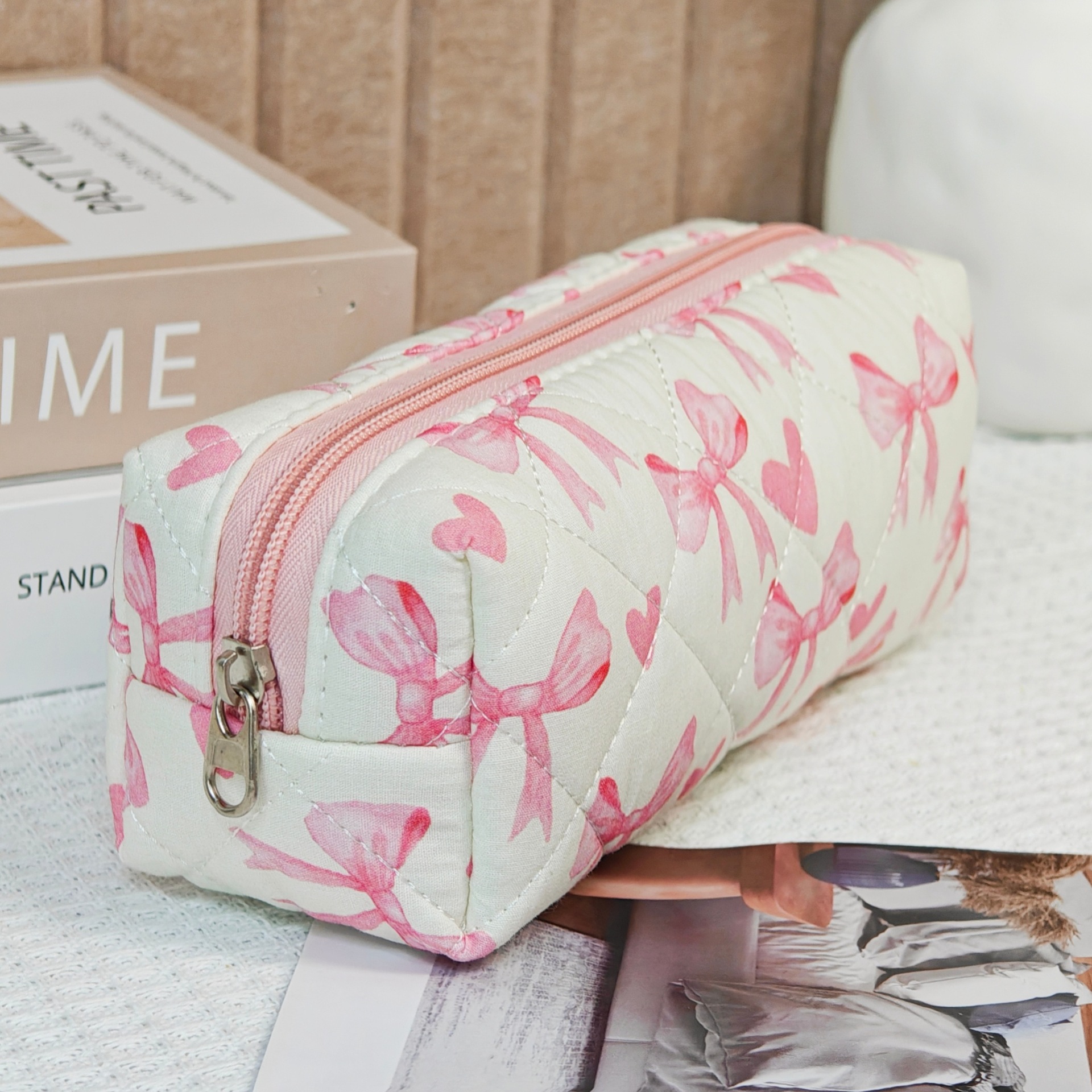 新款手提蝴蝶化妆包大容量绗缝便携收纳袋ins风旅行小物品收纳包详情12