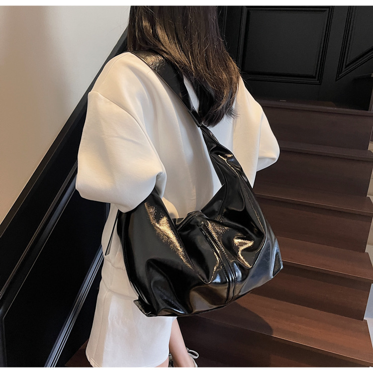 大容量腋下包女2025新款春夏季休闲百搭单肩斜挎包流行通勤饺子包详情13