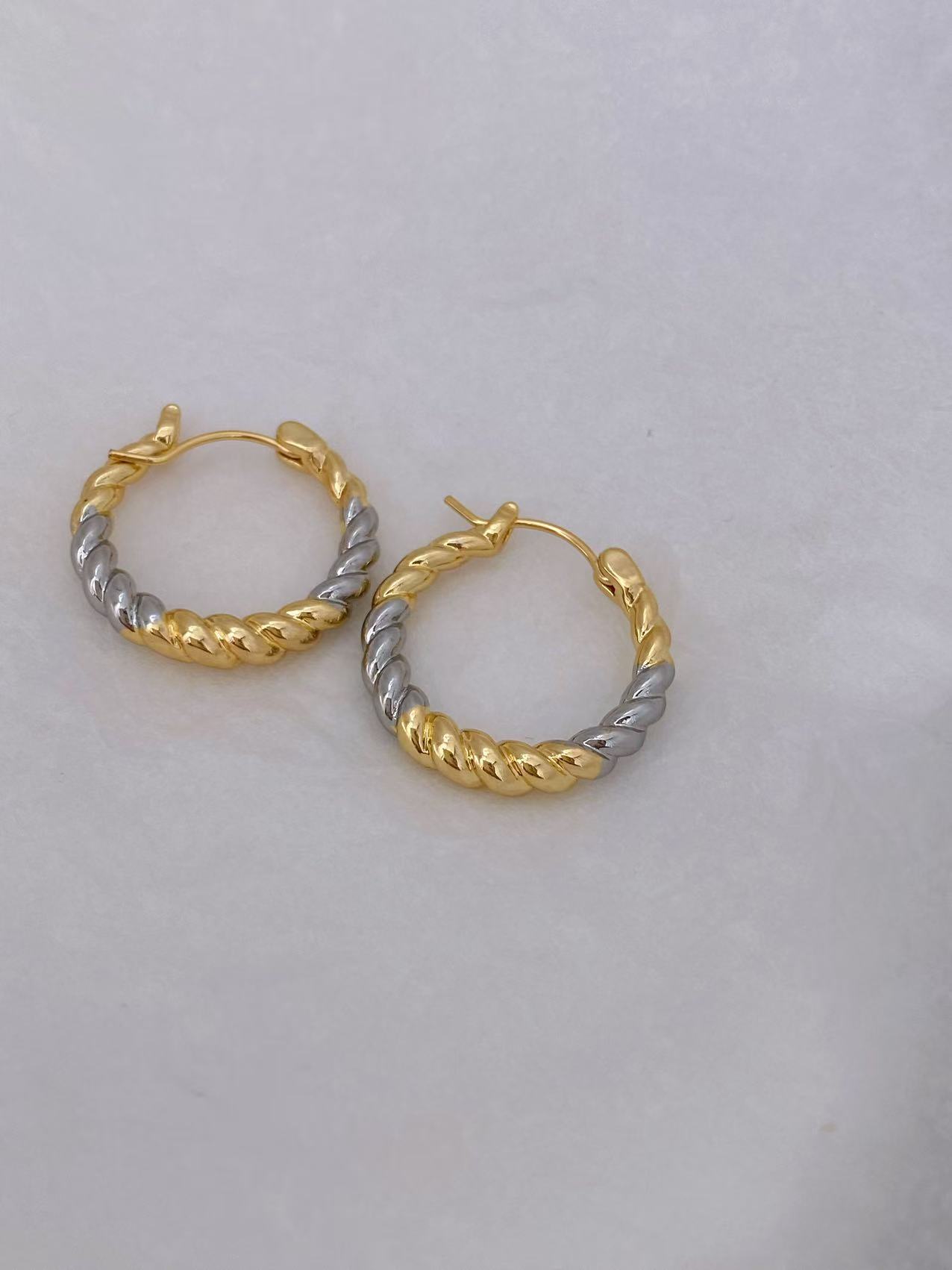 New twist circle earrings for women, small, exquisite, versatile, simple and cold style stud earrings pic 4