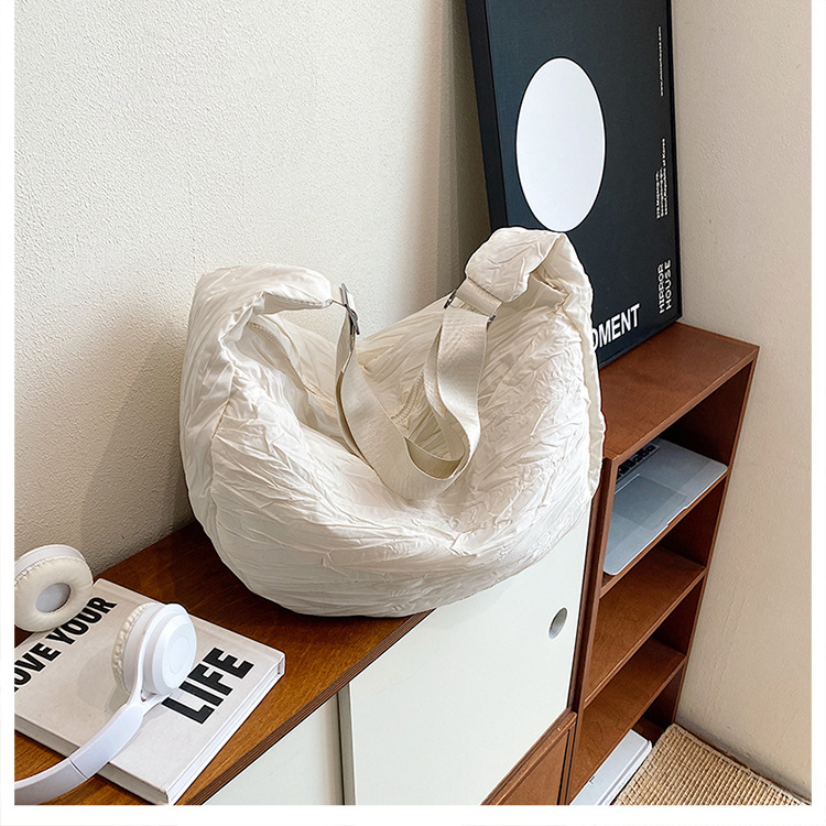 新品褶皱半月包简约时尚斜挎包大容量潮搭单肩包慵懒风都市休闲包详情32