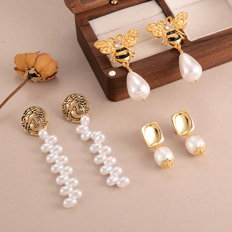 Pearl bee tassel earrings, retro court style, high-end stud earrings, elegant and niche earrings, light luxury and individual wholesale pic 18
