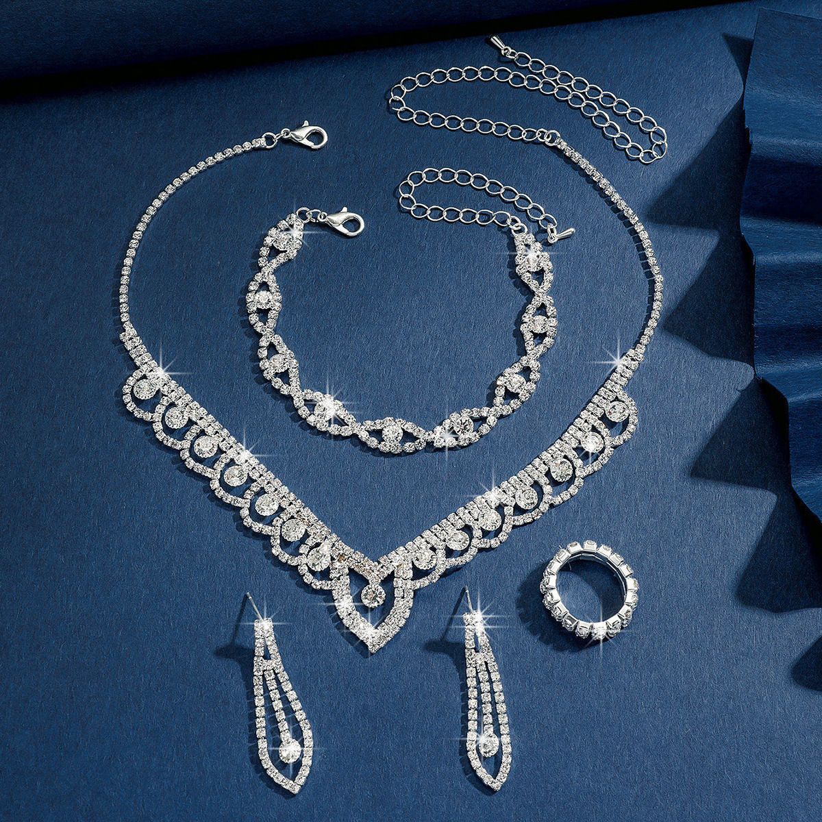 欧美创意新款饰品配饰女新娘首饰套装高档水晶镶钻项链耳环三件套详情6