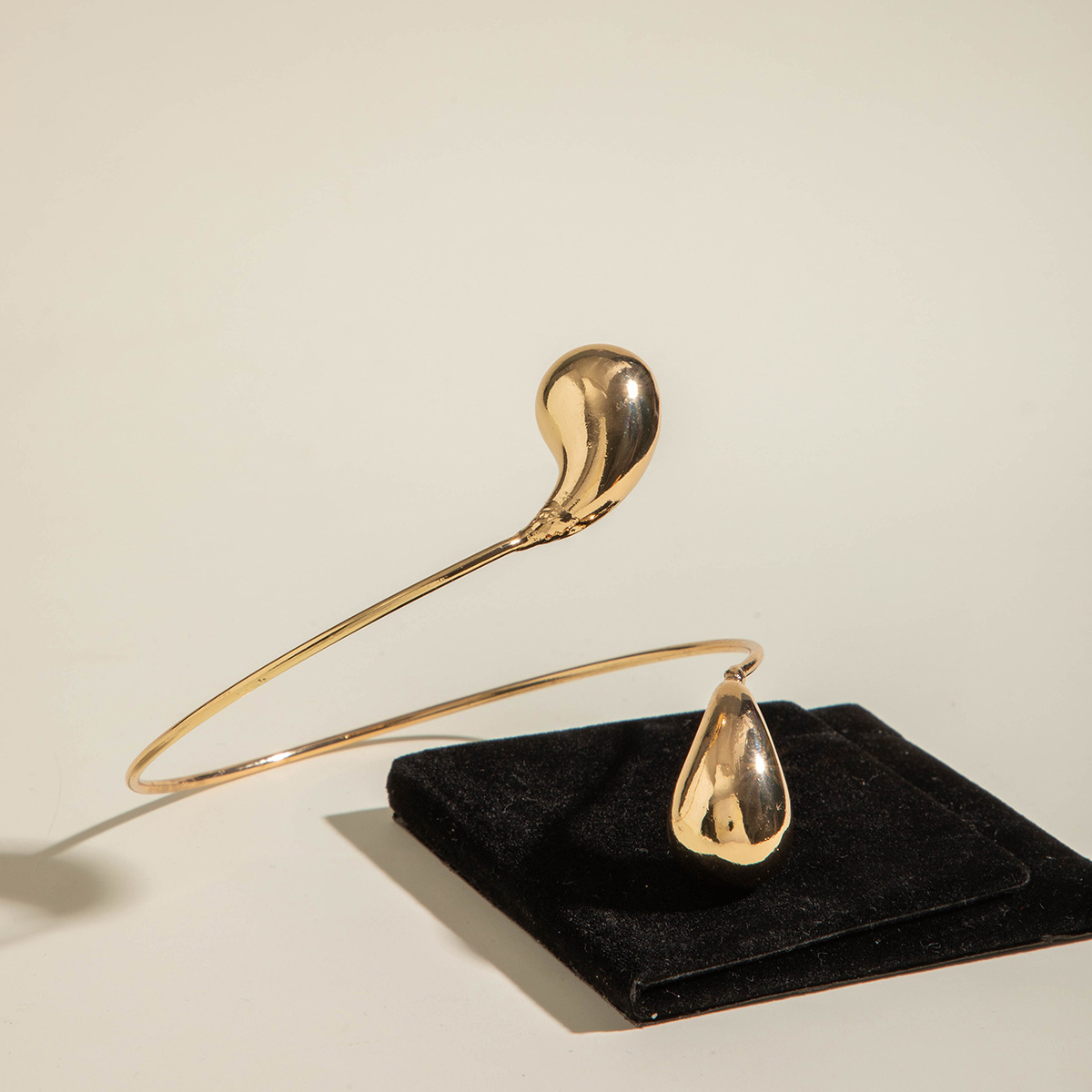 亚马逊跨境个性冷淡风海星手臂镯线条计感蝴蝶环形开口臂镯女详情29