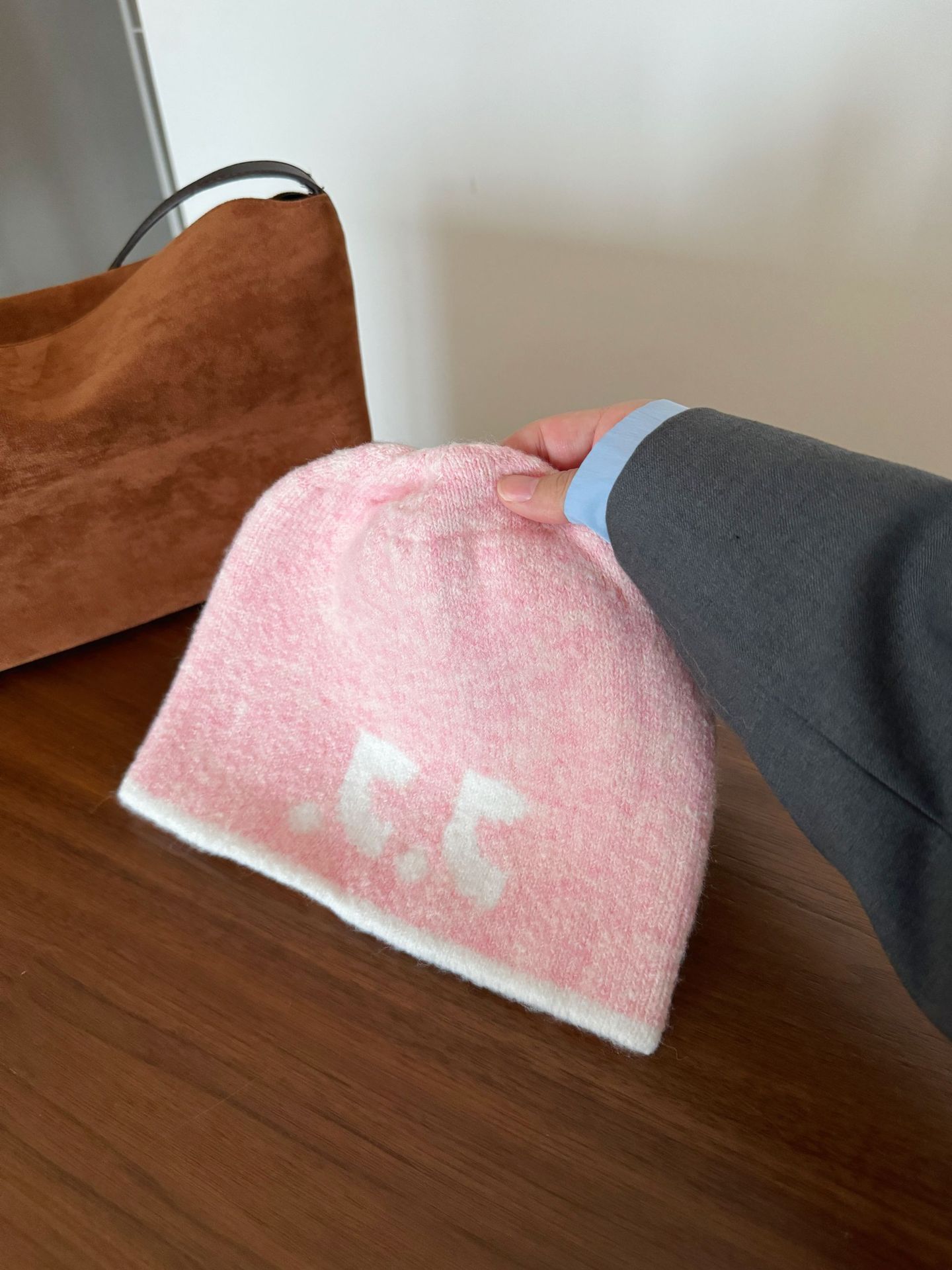 Korean niche C-point cold hat women's letter knitted woolen hat for autumn and winter warmth, couple's light luxury style pic 5