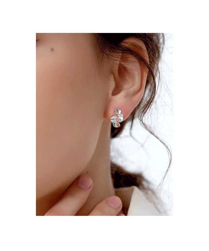 Japonés y coreano nicho plata brillante crema floral geométrico orejeras sin orejeras agujero de silicona para mujeres sin dolor orejeras de una sola pieza multi pic 2