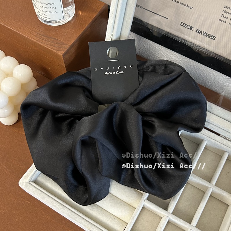 High-quality, retro large intestine hair band with a large 18cm diameter satin finish, exuding a fashionable and high-end vibe. Large intestine hair band headband pic 8
