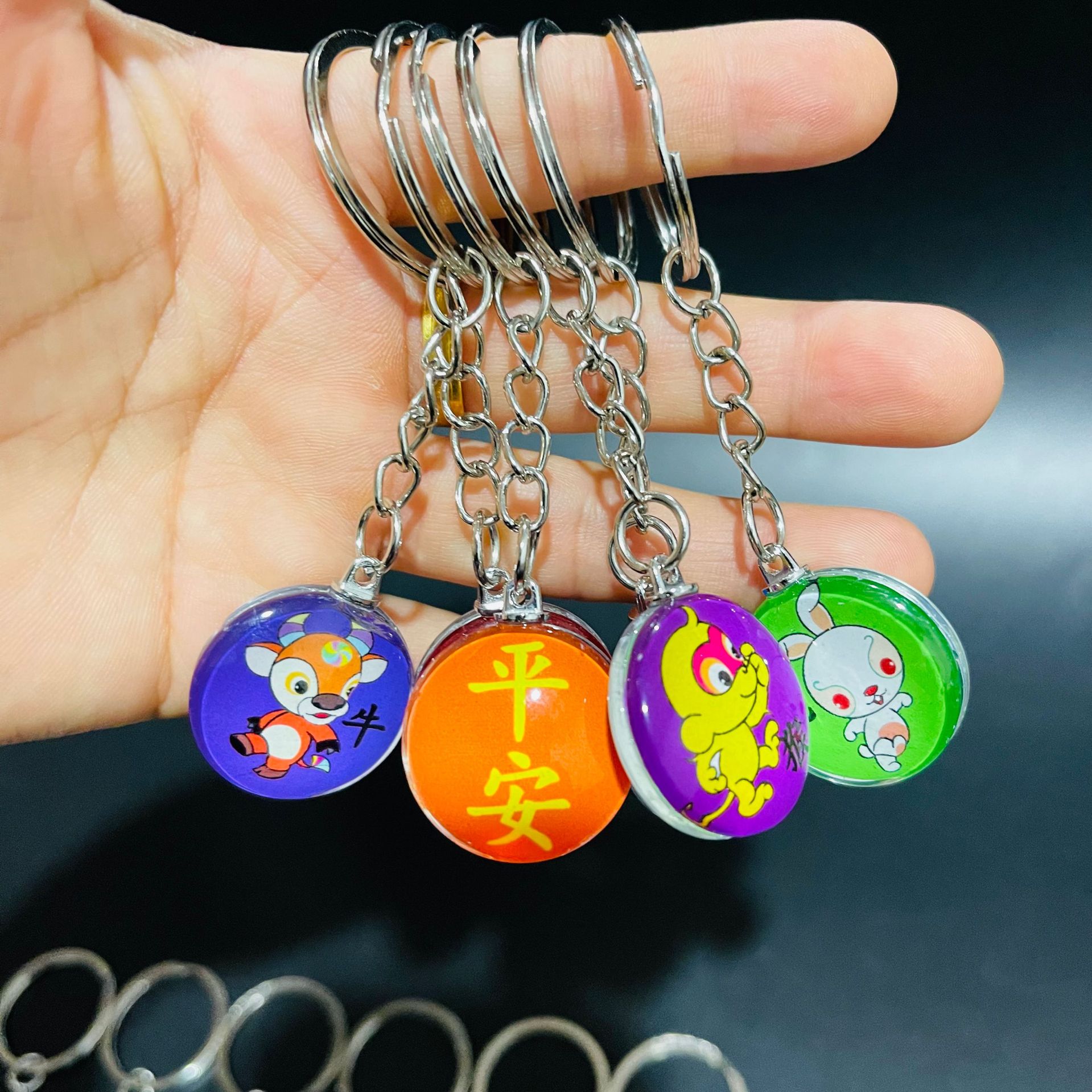 【 Zone 1-5 】 Round zodiac pendants 120 yuan per pack 2400 yuan per piece 12 zodiac keychains 1 yuan 2 yuan wholesale source Color cartoon crystal round keychains gift wholesale pic 2